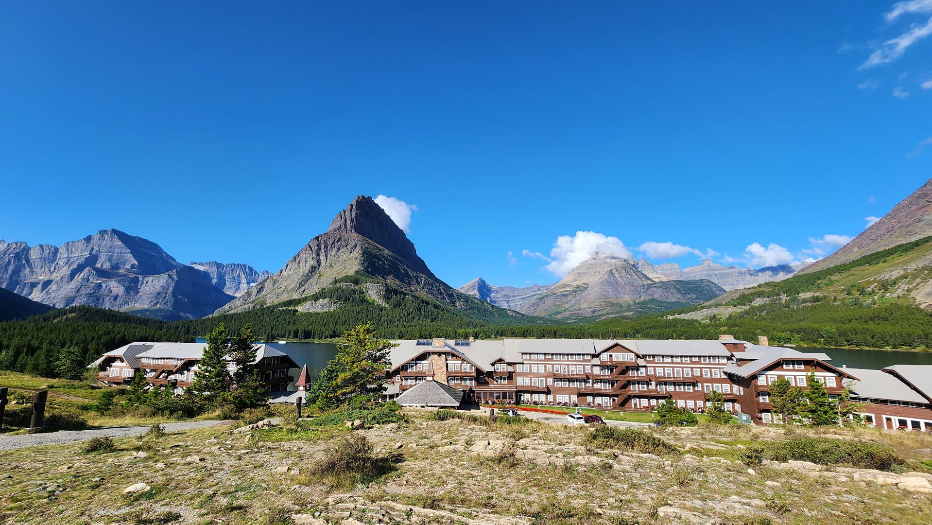 Many Glacier Hotel